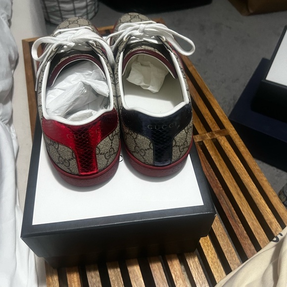 Gucci sneakers - Picture 1 of 4